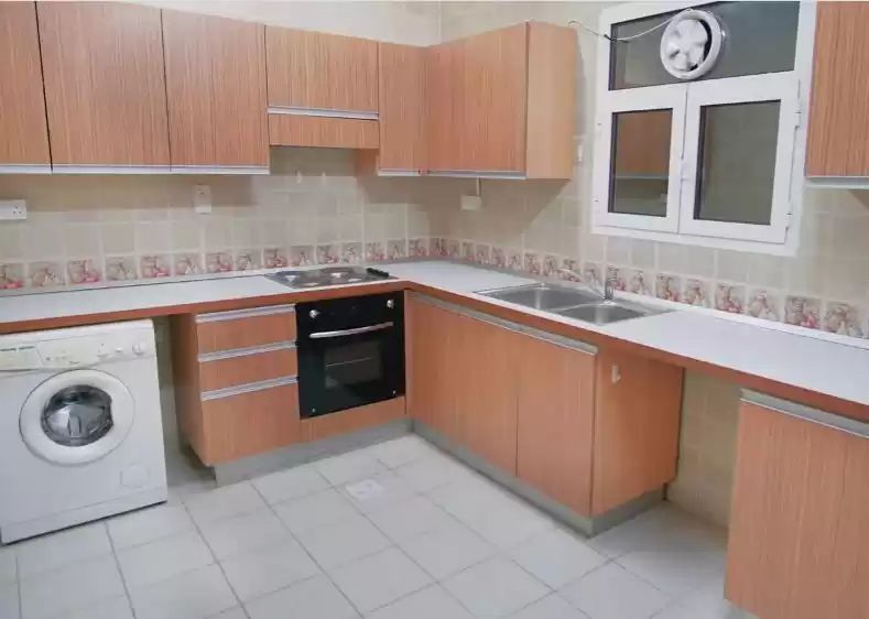 Residential Ready Property 3 Bedrooms U/F Apartment  for rent in Al Sadd , Doha #9275 - 1  image 